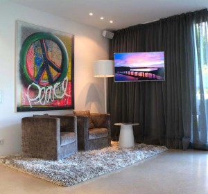 Wohnzimmer-2-TV-Multimedia-Loesung-04 Leben und Wohnen mit TV - TV Gerät verstecken - Moderne TV Konzepte mit Streamwerk